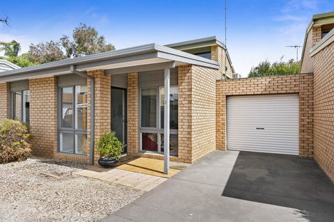 Pearl Seaside - Melbourne Tourism 1