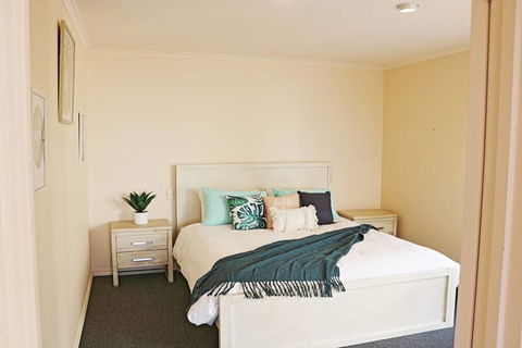 Pelican Lake Holiday House - Melbourne Tourism 2