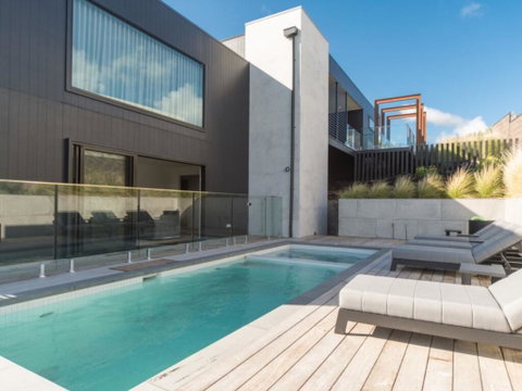 Peninsula Hot Springs Designer Home! - Melbourne Tourism 1