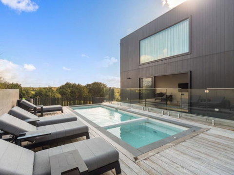 Peninsula Hot Springs Designer Home! - Melbourne Tourism 0