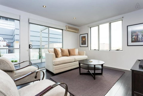 Penthouse At Graffiti Laneways & Top Restaurants - Melbourne Tourism 0
