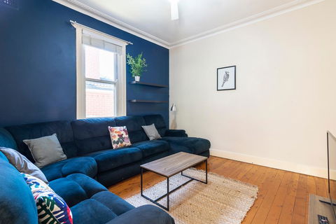 PET FRIENDLY FAMILY HOME WILLOUGHBY - Melbourne Tourism 0