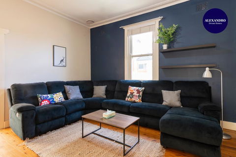 PET FRIENDLY FAMILY HOME WILLOUGHBY - Melbourne Tourism 2