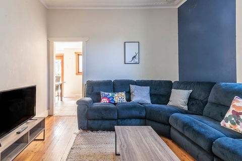 PET FRIENDLY FAMILY HOME WILLOUGHBY - Melbourne Tourism 3