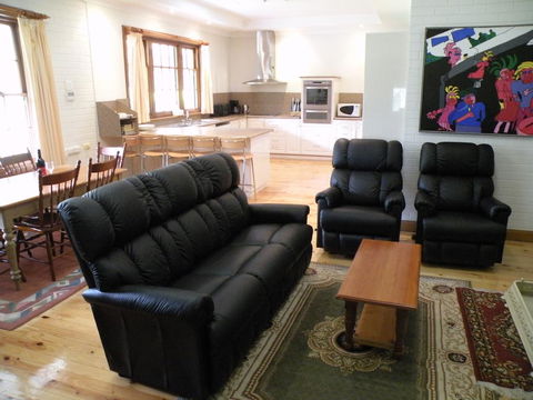 Pinkerton Hill Naracoorte - Melbourne Tourism 3