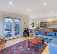 Plovers Rest - central 3 bedroom cottage with small orchard - Melbourne Tourism