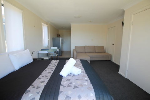 Poley Cow Studio - Melbourne Tourism 1