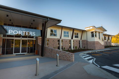 Porter's Plainland Hotel - Melbourne Tourism 0