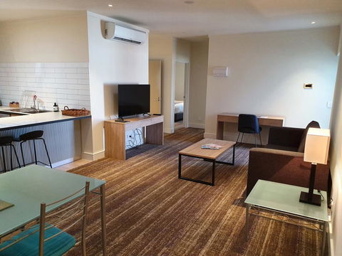 Porter's Plainland Hotel - Melbourne Tourism 3