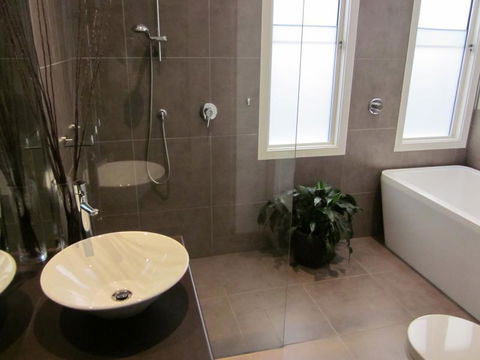 Private Double Room - Melbourne Tourism 3