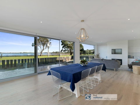 Pukeko Beach House, Rhyll - Melbourne Tourism 2