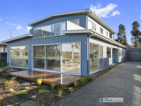 Pukeko Beach House, Rhyll - Melbourne Tourism 0