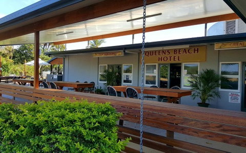 Queens Beach Hotel - Melbourne Tourism 0