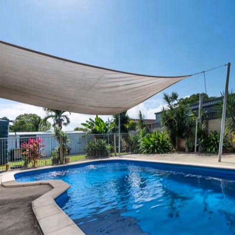QUIRKY QUEENSLANDER 6 BEDROOM HOME - Melbourne Tourism 3