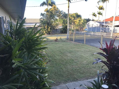 QUIRKY QUEENSLANDER 6 BEDROOM HOME - Melbourne Tourism 2