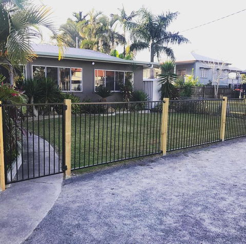 QUIRKY QUEENSLANDER 6 BEDROOM HOME - Melbourne Tourism 0