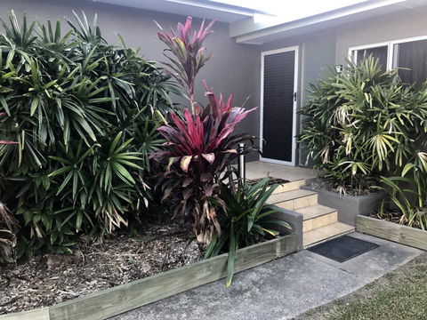QUIRKY QUEENSLANDER 6 BEDROOM HOME - Melbourne Tourism 1