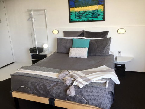 Ramada Resort Studio Split Queen Electric Adjustable Bed - Melbourne Tourism 1