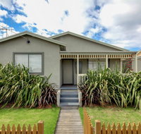 Reardon Place - moments from the family friendly Pea Soup Cove - Melbourne Tourism