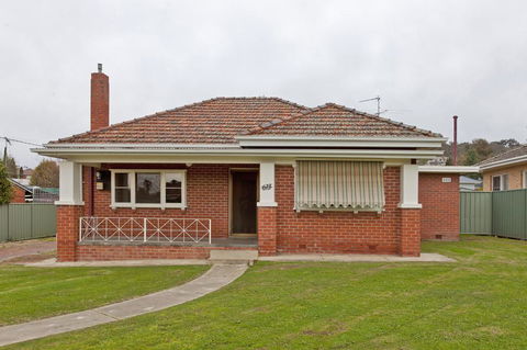 Red Brick Beauty - Central Cottage - Melbourne Tourism 0