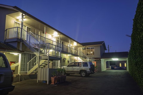 Redwood Manor Motel Apartments - Melbourne Tourism 1
