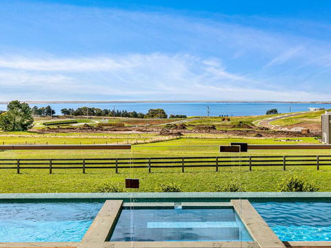 Remo Resort - Melbourne Tourism 1