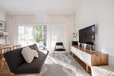 Restful Allawah Retreat Near Sydney Airport - Melbourne Tourism 0