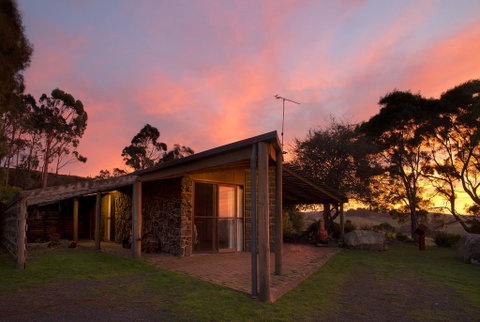 Rockbank Retreat - Melbourne Tourism 0