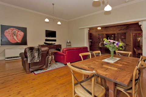 Rose Cottage - Historic Luxury - Melbourne Tourism 3