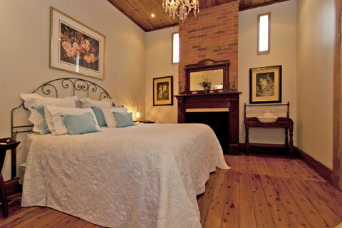 Rose Cottage - Historic Luxury - Melbourne Tourism 2