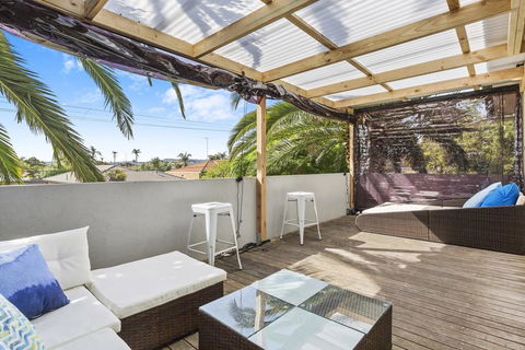 SANTORINI BEACH HOUSE - SAFETY BEACH - Melbourne Tourism 3