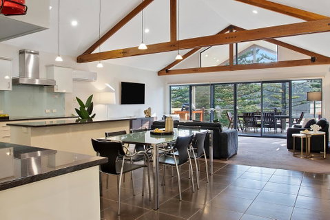 Sea Foam Villas - Melbourne Tourism 1