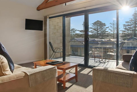 Sea Foam Villas - Melbourne Tourism 3