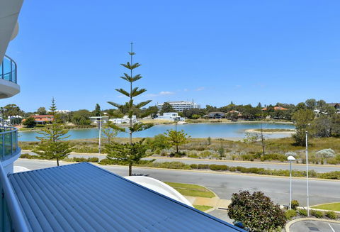 Sea Side 104 - Melbourne Tourism 0