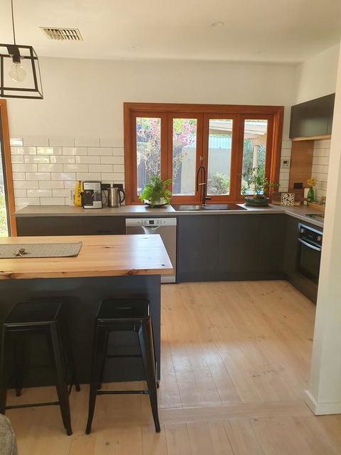 Seacliff Park Holiday Home - Melbourne Tourism 1