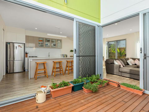 SEASIDE BY THE BEACH - Melbourne Tourism 0
