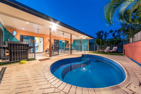 Seaside Hideaway- Hideaway Bay - Melbourne Tourism 0