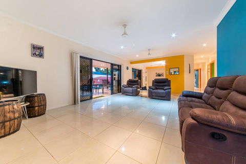Seaside Hideaway- Hideaway Bay - Melbourne Tourism 3