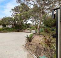 SeaSide Serenity tennis court  back beach - Melbourne Tourism