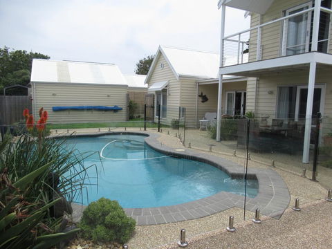 Seaside Spa Retreat - Melbourne Tourism 1