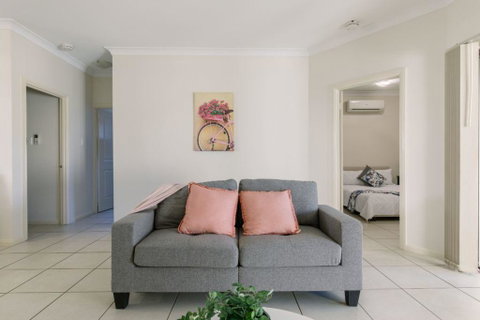 Secure 2 Bed Unit In Gray - Close Palmerston City - Melbourne Tourism 3