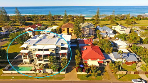 Serenity 3 Bedroom Holiday Apartment - Melbourne Tourism 0