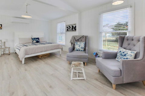 Shearers Cottage - Pet Friendly Holiday Accommodation - Melbourne Tourism 0