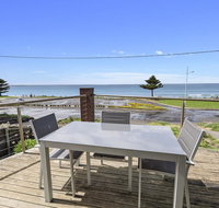 Shemara - Idyllic East Beach property with multiple living areas - Melbourne Tourism