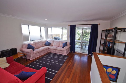 Shiloh Holiday House, 14 East Street - Melbourne Tourism 2