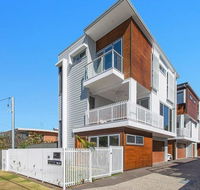 Silica Sands Beach House - Melbourne Tourism