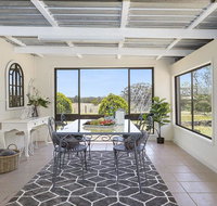 Silky Oak Cottage - cosy with country views - Melbourne Tourism