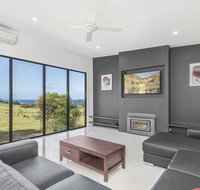 Skenes Retreat - views of the ocean from the deck - Melbourne Tourism