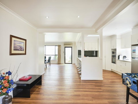 Skymirror Villa - Melbourne Tourism 0
