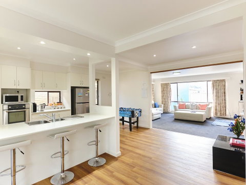 Skymirror Villa - Melbourne Tourism 3